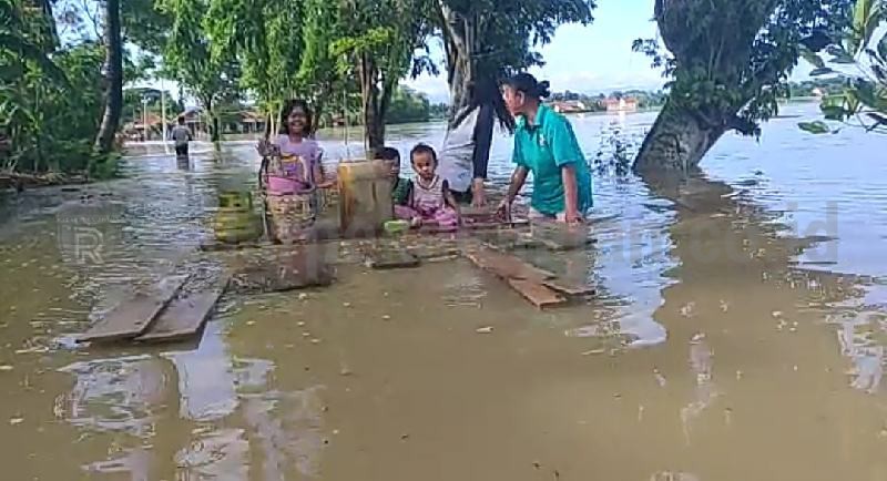 Terendam Banjir, Lima Dukuh Di Gebangkerep Terisolir