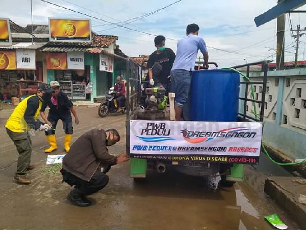 Cegah Corona, Dream Sengon Gandeng PWB Peduli Semprot Desinfektan di Fasilitas Umum se Kabupaten Batang