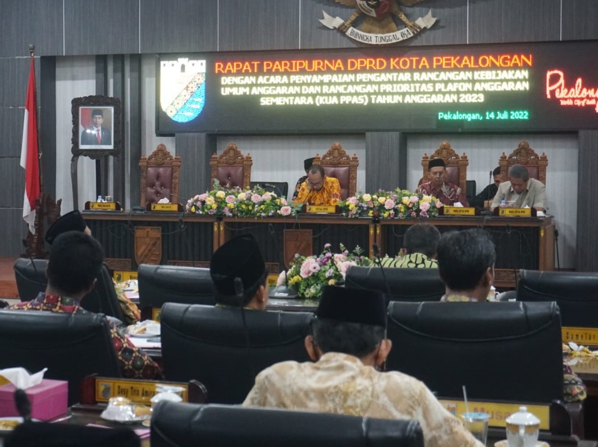 Wali Kota Sampaikan Pengantar Dua Raperda di Rapat Paripurna DPRD