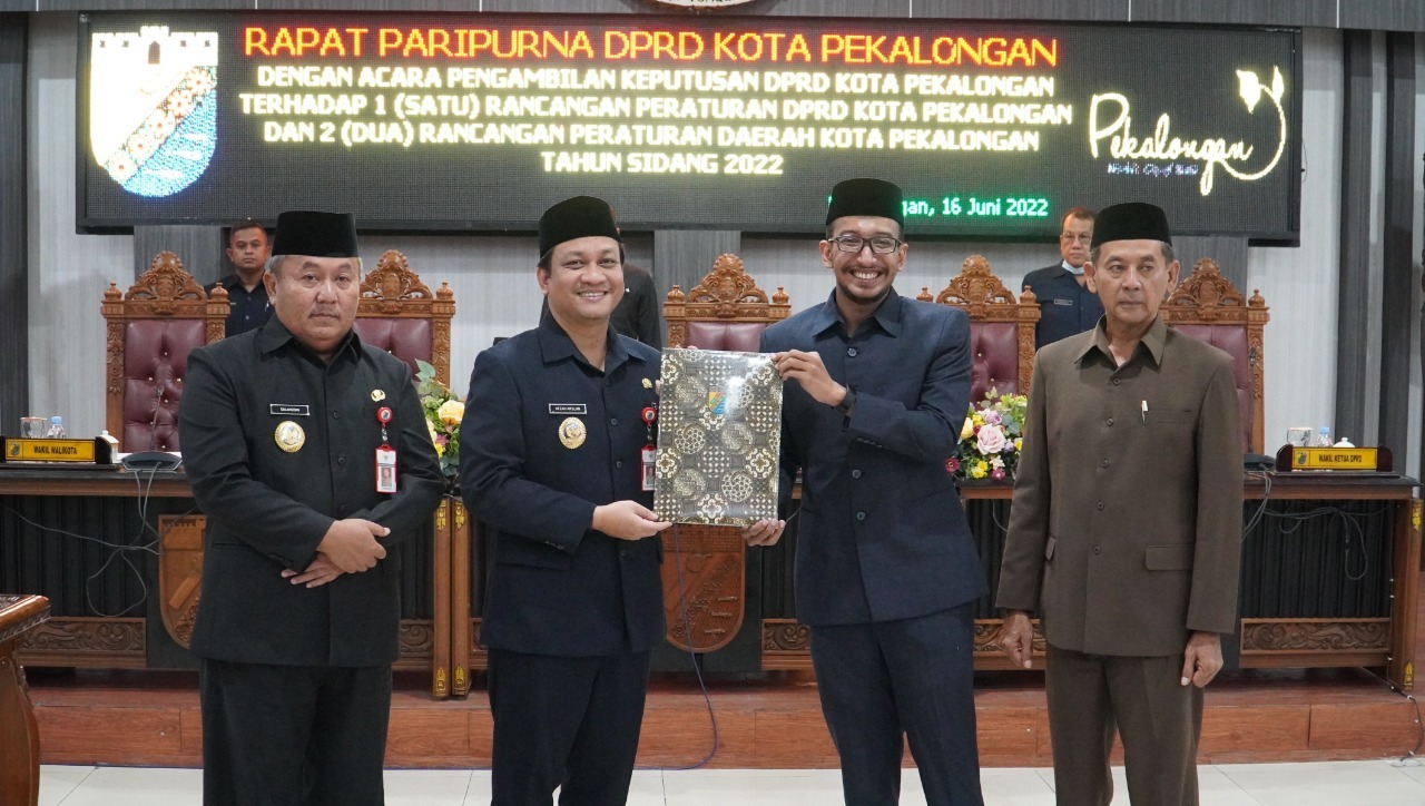 DPRD Kota Pekalongan Sahkan Dua Perda dan Peraturan DPRD