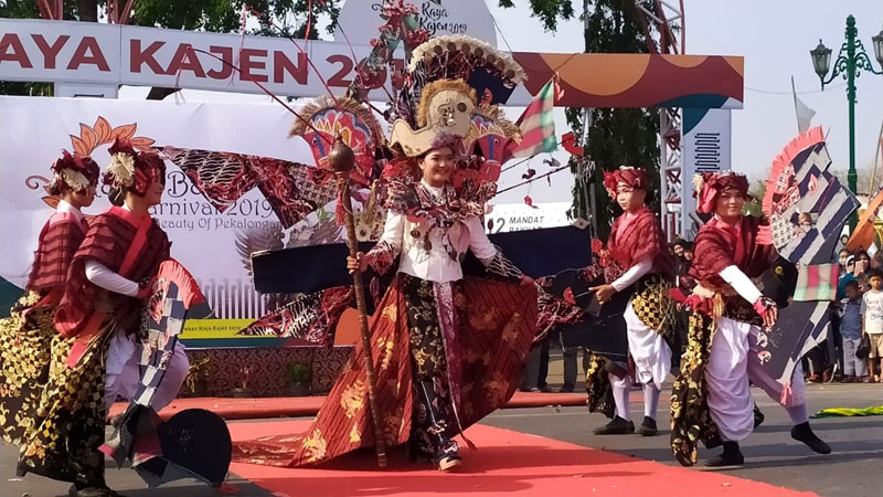 71 Seni Karya Batik Tampil Eksotis di Kajen Batik Carnival 2019