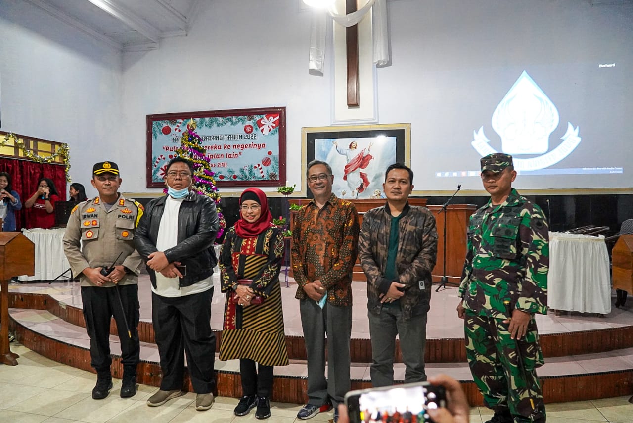 Pastikan Pelaksanaan Peribadatan Natal Berjalan Aman, PJ Bupati Batang dan Forkopimda Kunjungi Sejumlah Gereja
