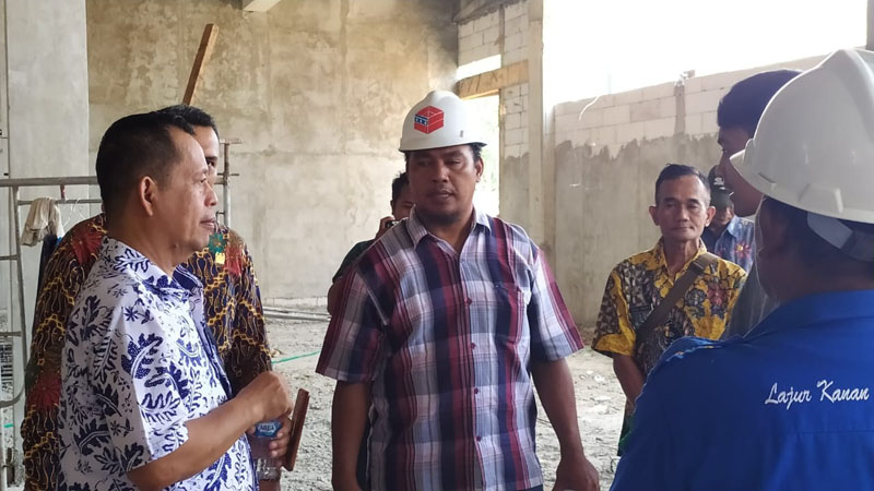 Rekanan Pembangunan Pasar Kedungrejo Diminta Tambah Pekerja dan Lembur