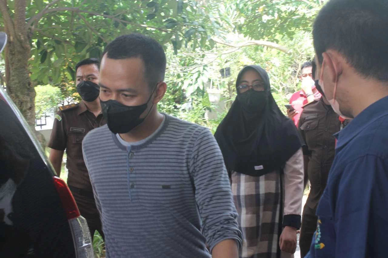 Suami Istri Anggota Polisi Ini Korupsi Rp3 M, Duitnya Diinvestasikan ke PayPal