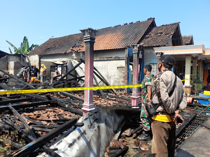Rumah Perangkat Desa Ludes Terbakar