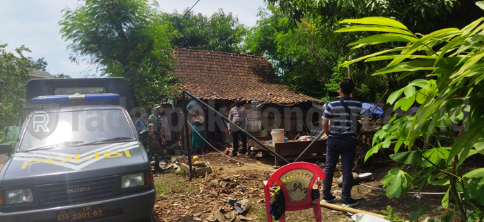 Dapur Rumah Roboh, Tiga Bocah Luka