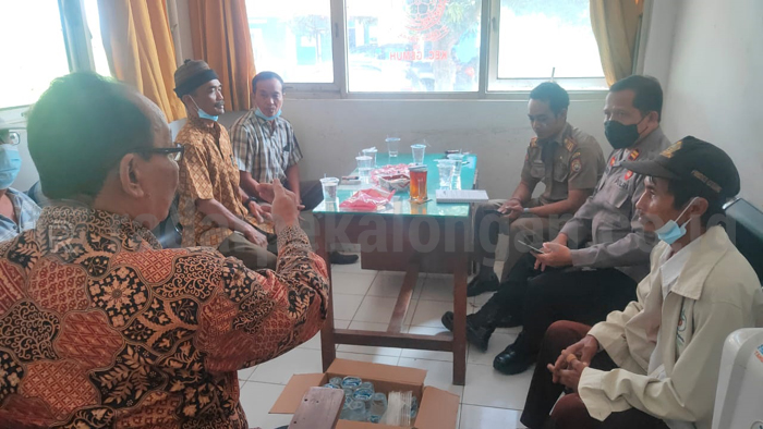 Warga Gebang Demo Desak Kades Mundur