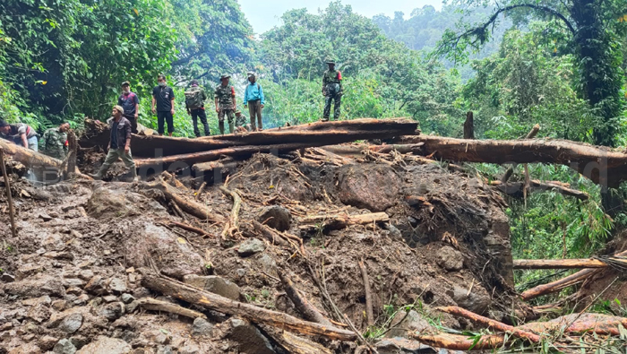 Lebakbarang Terisolir 2 Hari