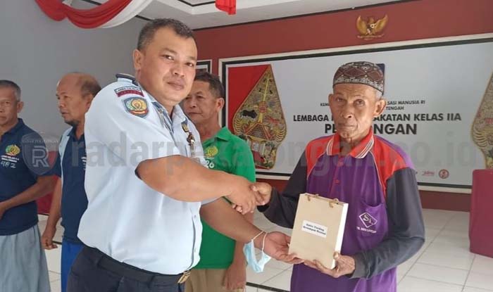 Lapas Bagikan Extra Fooding ke WBP Kelompok Rentan