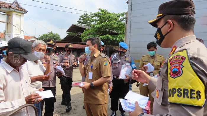 Pantau PPKM Tahap II, Wakil Wali Kota Ingatkan 3M dan Bagikan Masker