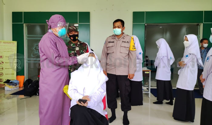 Ratusan Siswa dan Guru MAN IC Jalani Tes Swab PCR