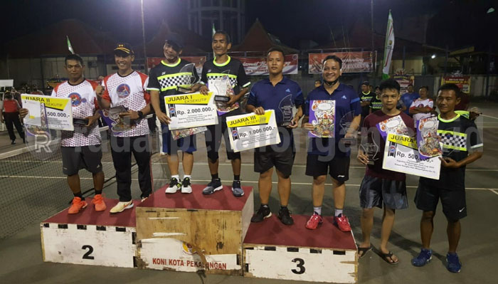 Kalahkan Kapolres, Bupati Batang Juarai Turnamen Tenis Kapolres Cup