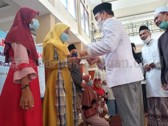 100 Anak Yatim Piatu Dapat Santunan Pemkab Batang