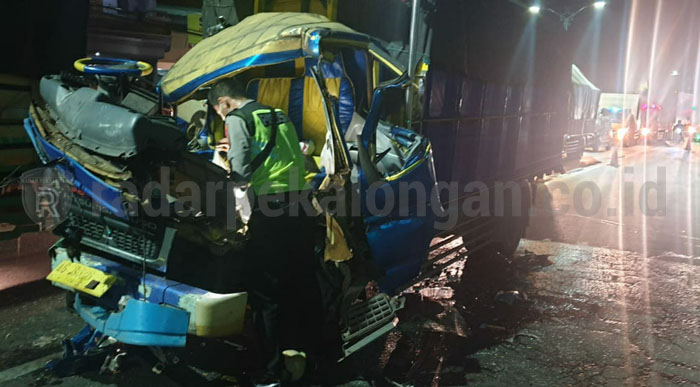 Truk Bermuatan Cabai Ringsek