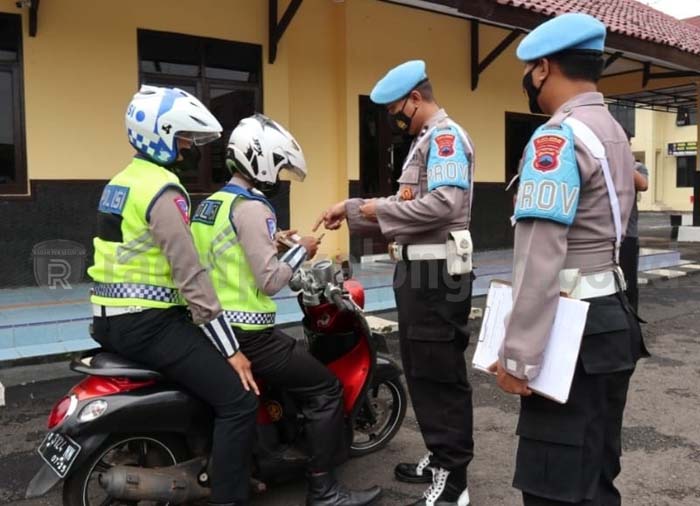 Propam Razia Kelengkapan Kendaraan Polisi