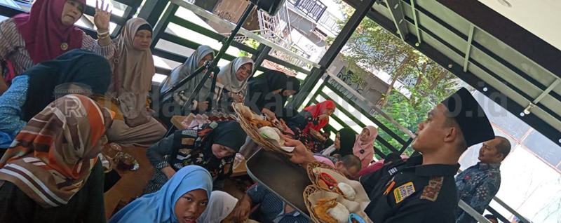 Berbeda, Kuliner Ayam Penyet Surabaya