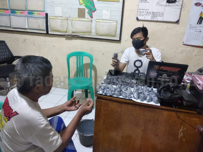 Puluhan Bungkus Bubuk Petasan Disita