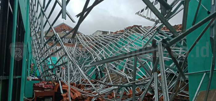 Atap RSUD Kajen Ambruk