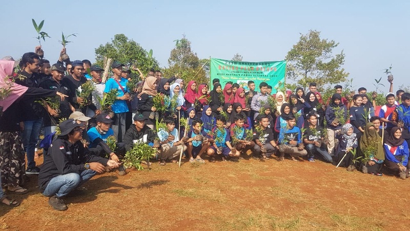 Dukung Penghijauan, Tanam 2.400 Pohon