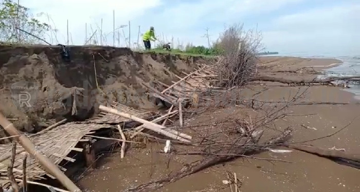 Abrasi Pantai Wonokerto Kian Menggila