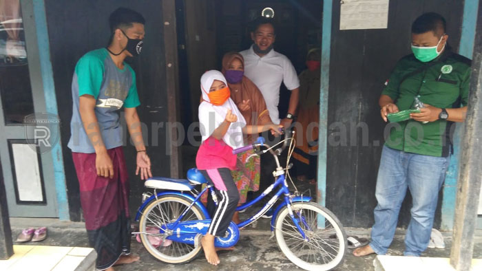Anak Yatim dan Dhuafa Dapat Sepeda Pantas Pakai