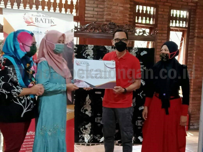 Pemdes Bangunrejo Kembangkan Batik Permaisuri