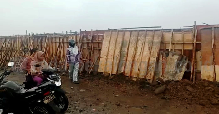 Jebol, Tanggul Pantaisari Ditutup Sementara