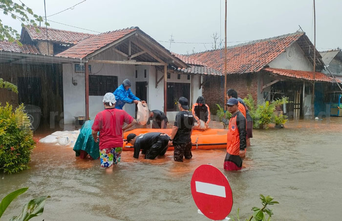 Banjir Rendam Permukiman di Bantaran Bremi