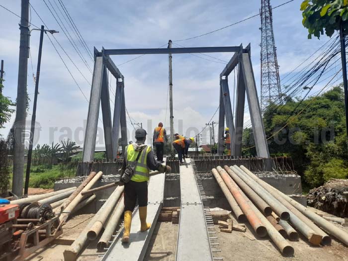 Surplus, Progres Proyek Jembatan Bulanan Sudah 74%