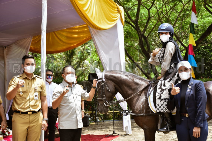 Menpora Kesengsem dengan Wisata Berkuda Santosa Stable