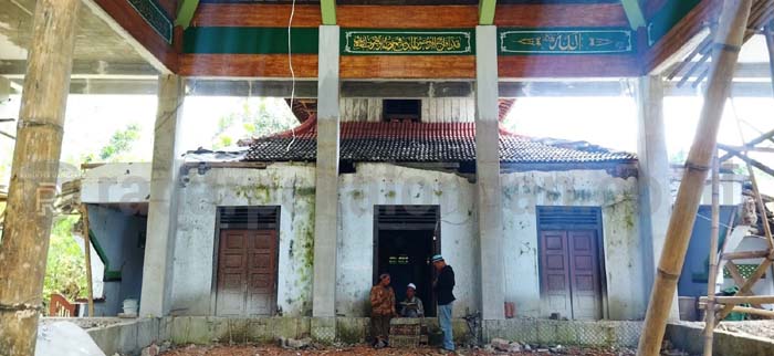 Dianggap Sakral, Pemugaran Masjid Tua Tak Sentuh Tiang dan Atap