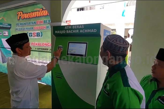 Masjid Bachir Achmad Sediakan ATM Beras untuk Warga Kurang Mampu