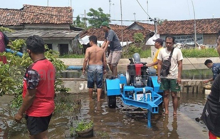 DPUPR Pasang Dua Pompa Penyedot Genangan