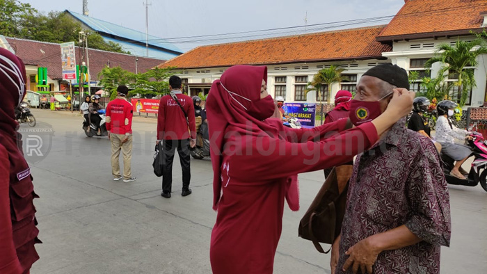 Peringati Hari AIDS Sedunia, Dinkes Bagikan Masker kepada Pengguna Lalu Lintas