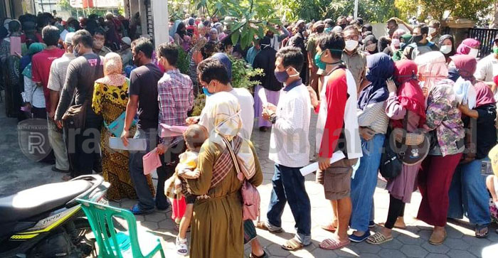 Antrean Pendaftar Bantuan UMKM Membludak