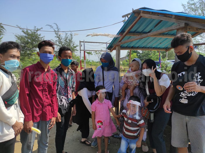 Forum Anak Batang Bagikan 2000 Face Shield