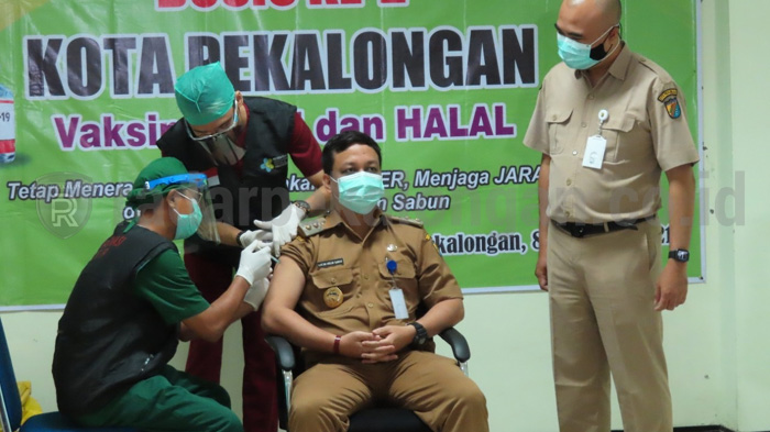 Jalani Vaksinasi Dosis Kedua, Wawalkot Tegaskan Vaksin Aman dan Halal