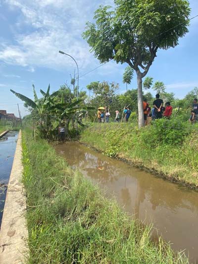 Jalan Penghubung Antar Desa Seperti Sungai, Warga Tanami Pohon