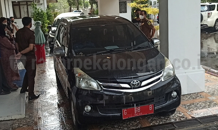 Jaksa Buru Empat Makelar Kasus