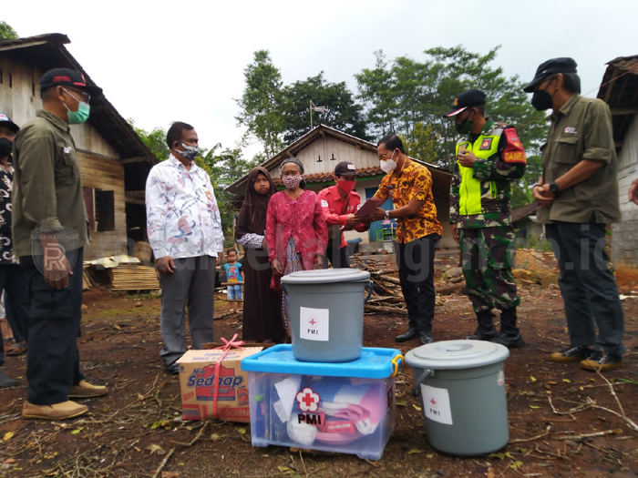Terus Tebar Kebaikan, PMI Batang Bantu Warga Rentan Sosial