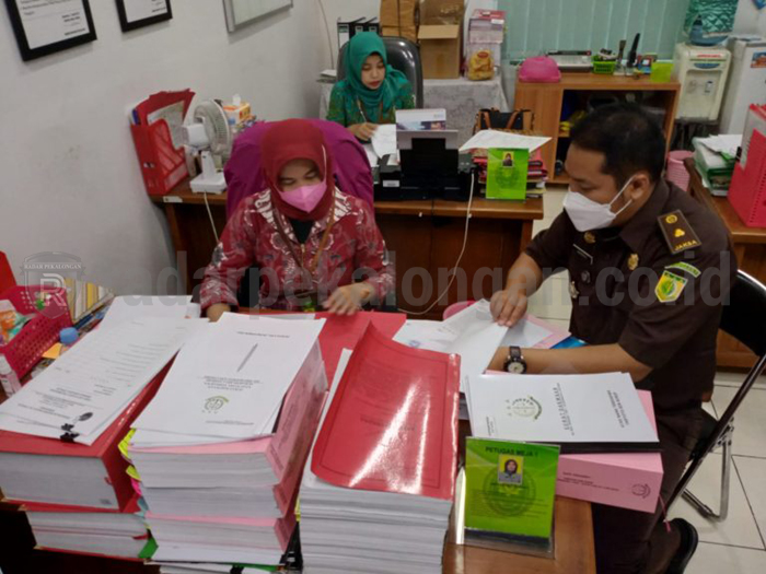 Jaksa Limpahkan Kasus Sekdes Karangtengah