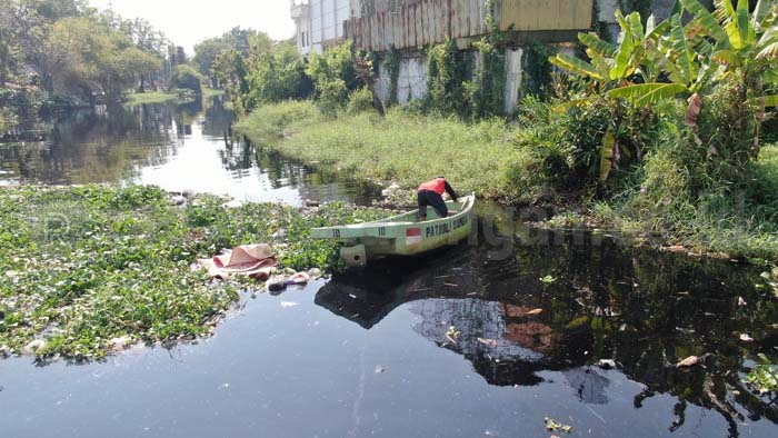 Setiap Hari, Satu Kontainer Sampah Diangkat dari Sungai