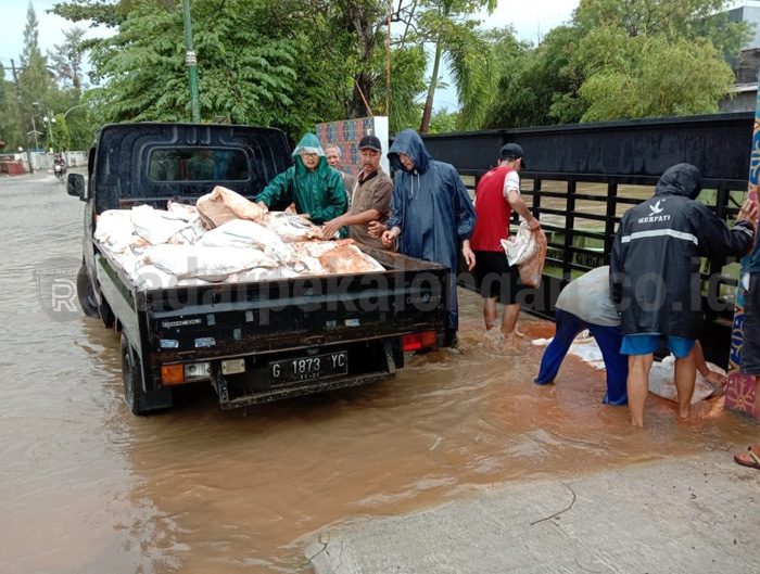 Limpasan Kali Loji dan Banger Ditutup 'Sandbag'