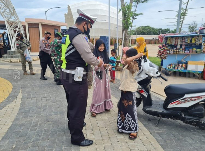 Tiga Pilar Gelar Operasi Yustisi dan Bagikan Masker