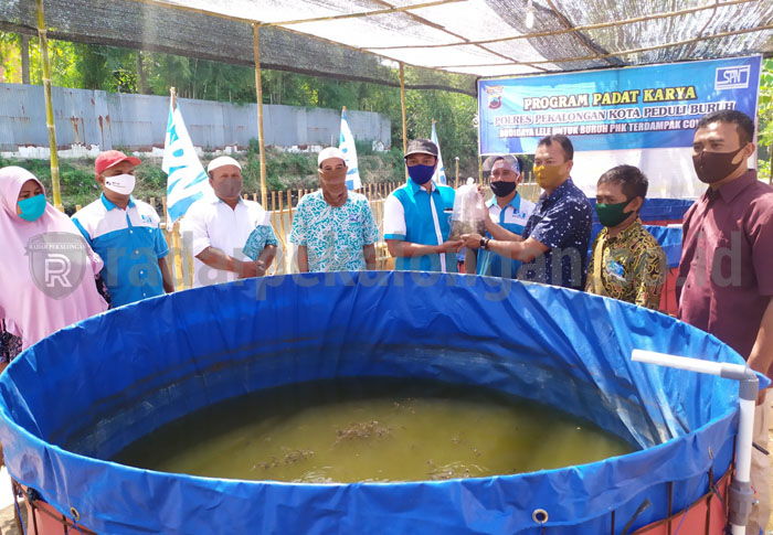 Polres Bantu Buruh PHK Terdampak Covid-19 untuk Budidaya Lele