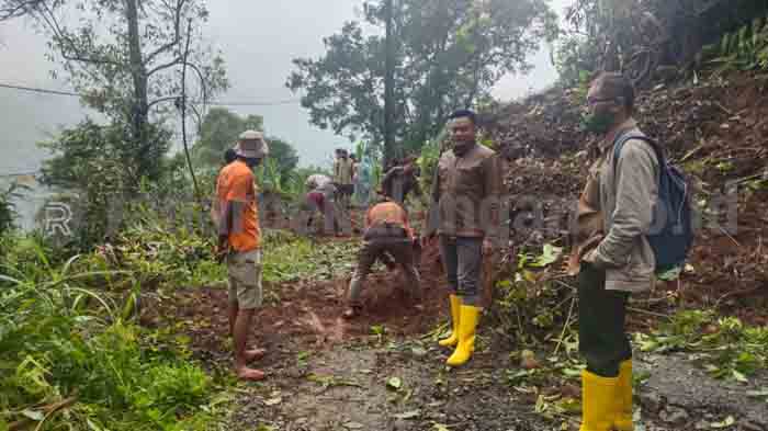 Jalur Tenogo-Bedagung Tertutup Longsor