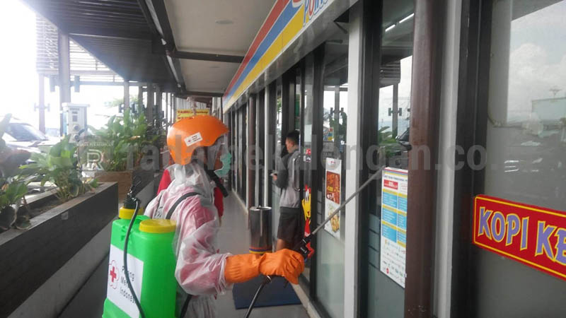 Rest Area Tol Semarang-Batang Disemprot Disinfektan
