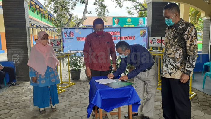 P2SE Salurkan Bantuan Alat Cuci Tangan untuk Sekolah