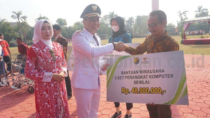 Baznas Kota Pekalongan Salurkan Bantuan Wirausaha