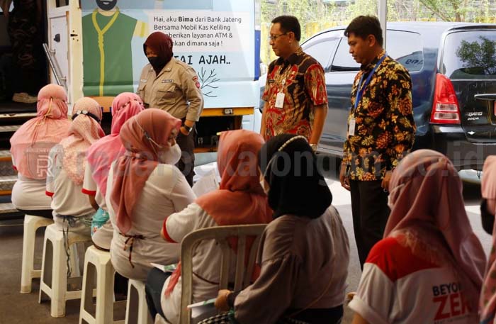 Dinsos Salurkan Bansos untuk 486 Buruh Pabrik Rokok